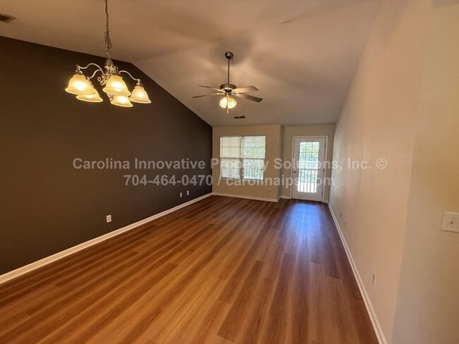 Foto del edificio - 6524 Quarterbridge Ln