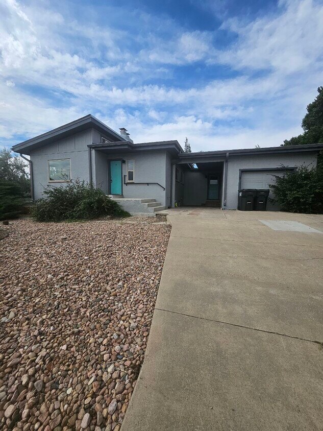 Foto principal - 1236 Mount View Ln