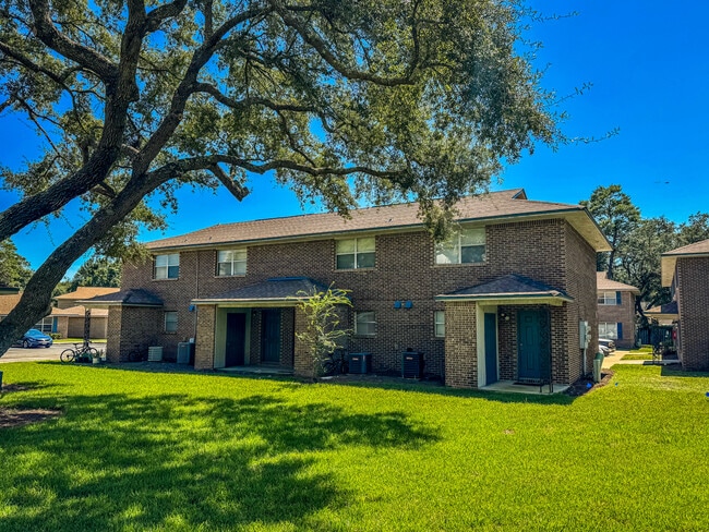 Building Photo - Emerald Cove East