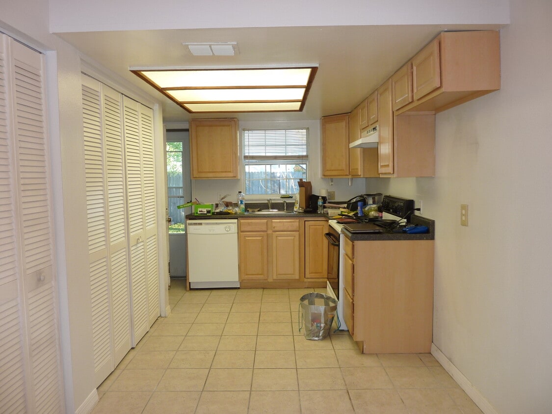 645 3rd Ave N Unit B, Safety Harbor, FL 34695 Apartments in Safety