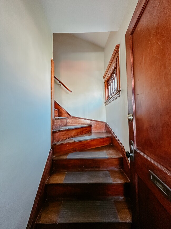 Building Photo - 34 Brooksdale Rd