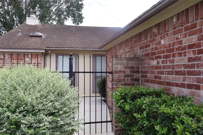 Foto del edificio - 12907 Maxfield Dr
