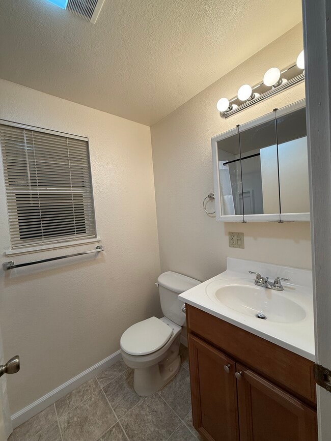 Building Photo - 19670 NW Pondosa Ct