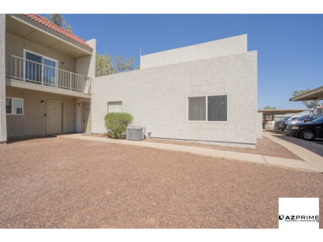 Building Photo - Experience the charm of this Inviting 1/1 ...