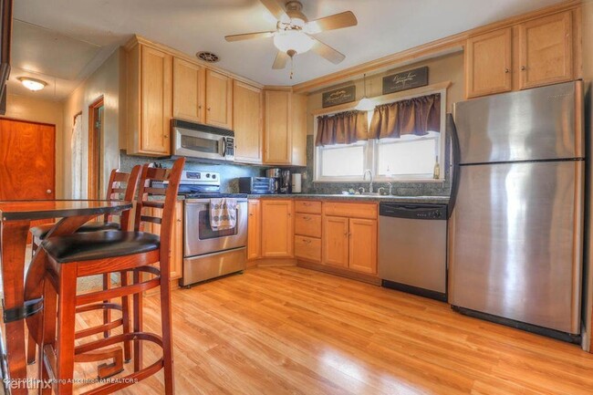 Building Photo - 2 br, 1 bath House - 14020 Turner Rd