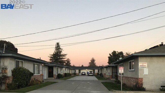 Foto del edificio - 20910 Royal Ave