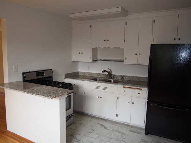 Kitchen - 4341 Minnehaha Ave