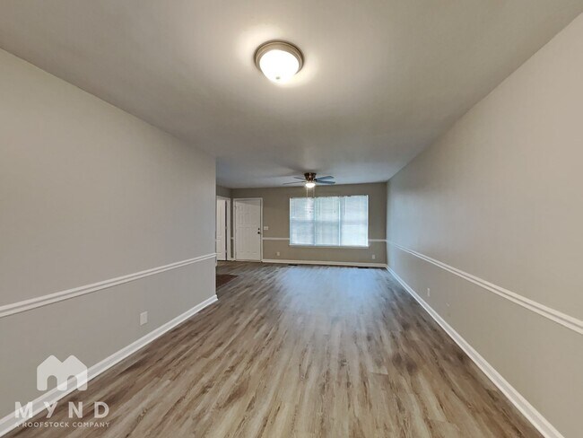 Foto del edificio - 453 Westgate Blvd