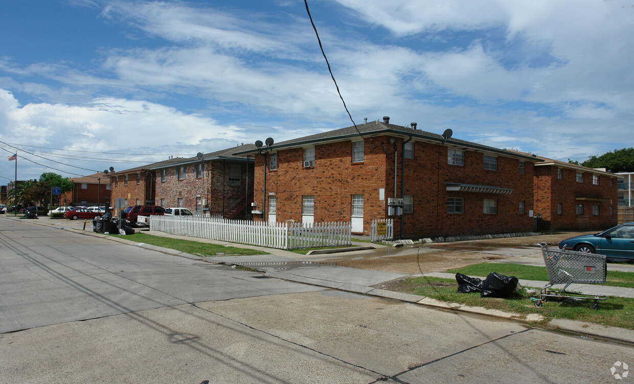 ¡Lake Haven Riverside Court - 4022-4206 Hessmer Ave