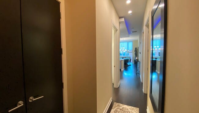 Building Photo - Luxury 2 Bedroom 2 Bathroom Condo Downtown -