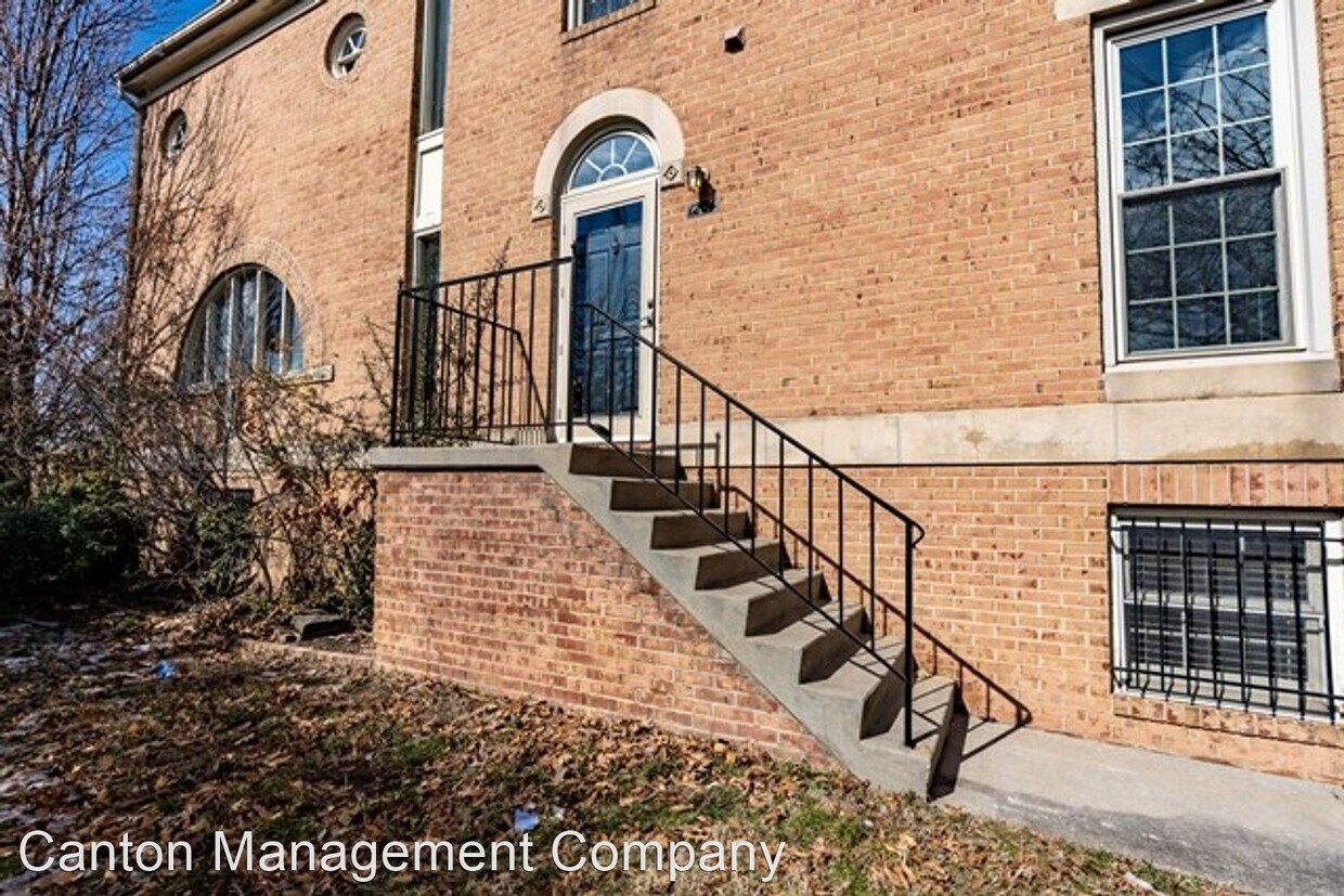 Primary Photo - 3 br, 3.5 bath House - 1204 S. Kenwood Ave.