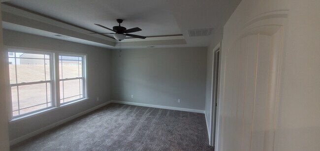 Building Photo - 684 Spartan Commodor Ln