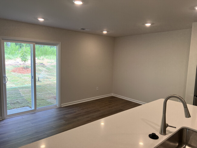 Foto del edificio - 106 Broadtree Cir
