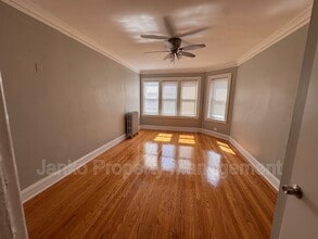 Building Photo - 656 E 81st St