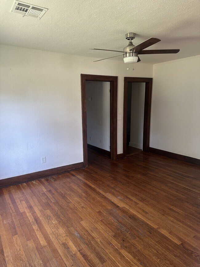 Foto del edificio - 922 E 7th St