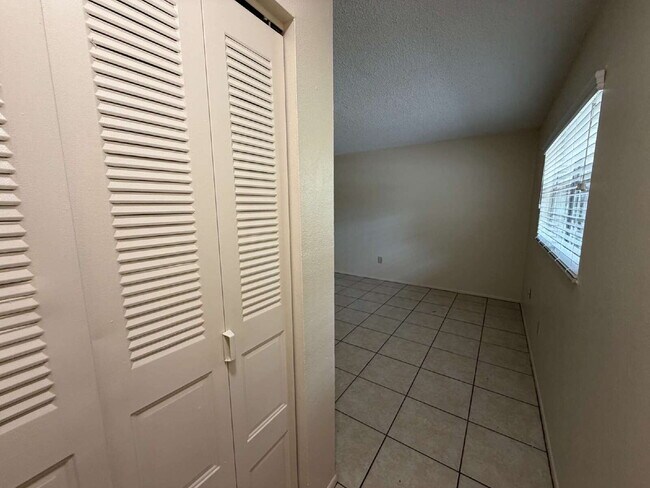 Foto del edificio - "Charming 2-Bedroom, 2-Bath Duplex Retreat in Spring Hill!"
