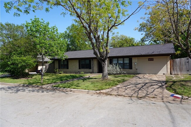 Building Photo - 407 W Brookside Dr