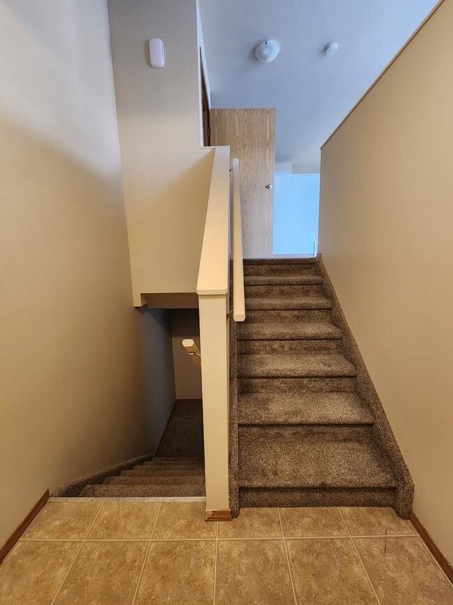 Building Photo - 9836-9896 96 Ave