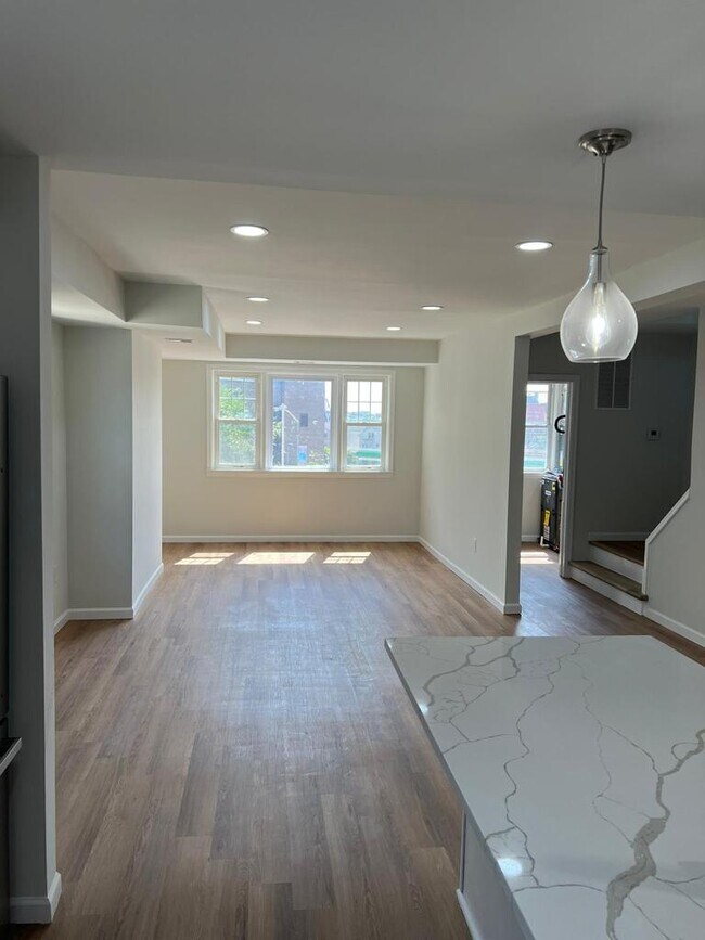Building Photo - 136 Summer Ave