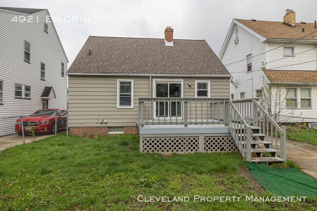 Foto del edificio - Renovated Maple Heights Bungalow