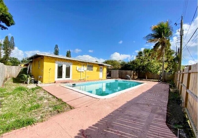 Foto del edificio - 828 Bayberry Dr