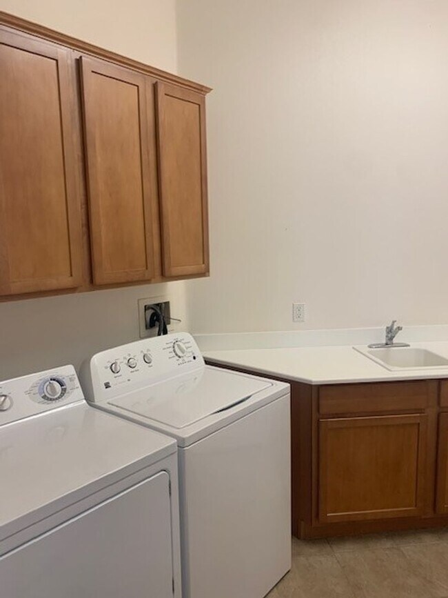 Building Photo - 2 Bedroom 2 Bath in Solera Sun Community