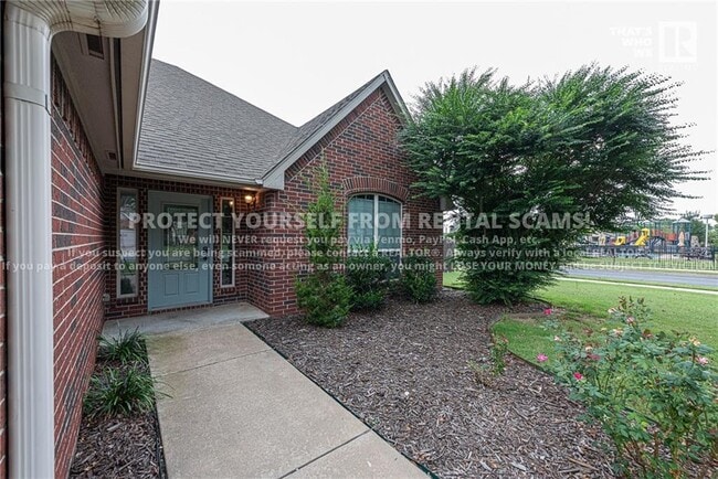 Building Photo - 3800 SW Banbury Dr