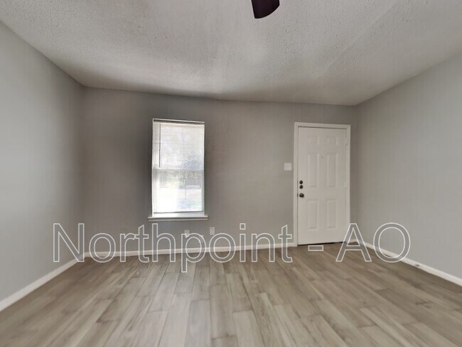 Foto del edificio - 9233 Nyssa St