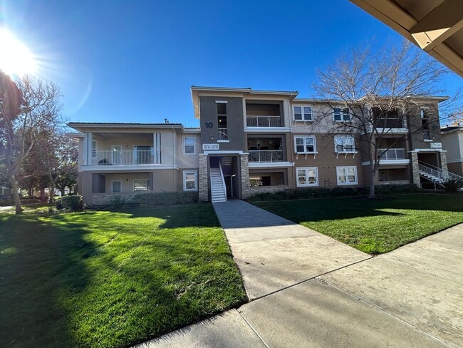 Building Photo - Temecula PKwy. 1 Bedroom, 1 Bath Condo with Garage