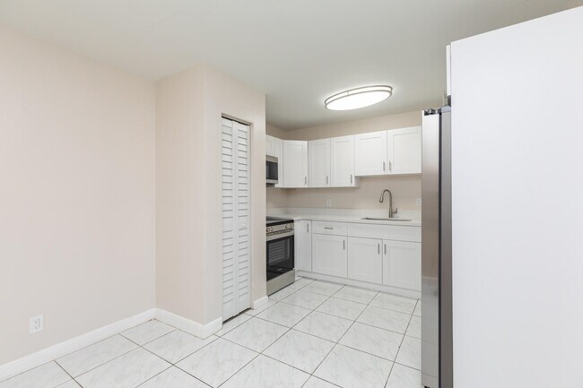 Foto del edificio - 7750 SW 10th Ct