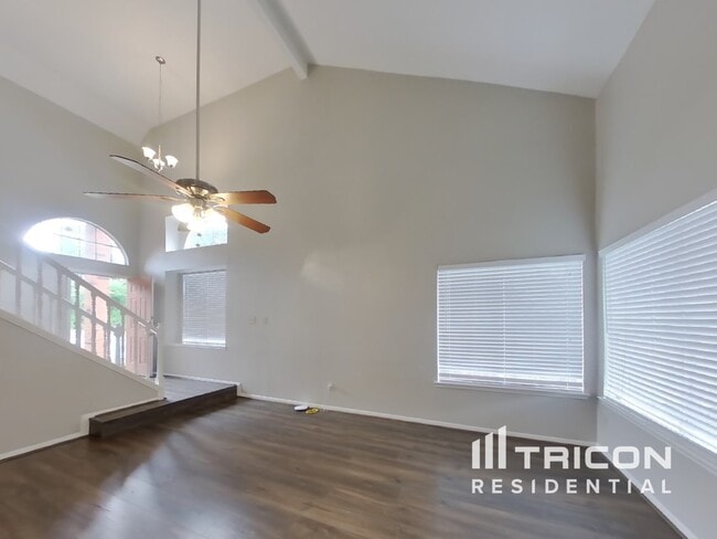 Building Photo - 6629 Queensclub Dr