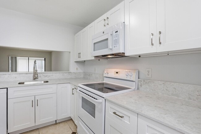Building Photo - 315 NW 36th Ave