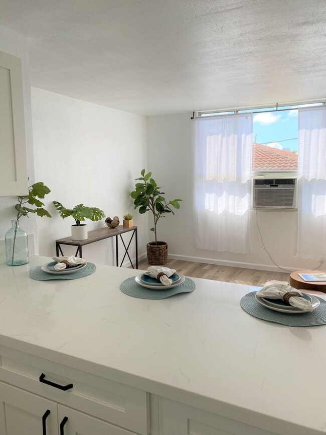 Building Photo - The Leilehua near Downtown Honolulu - Renovated 1 Bedroom 1 Bath 1 Covered Parking