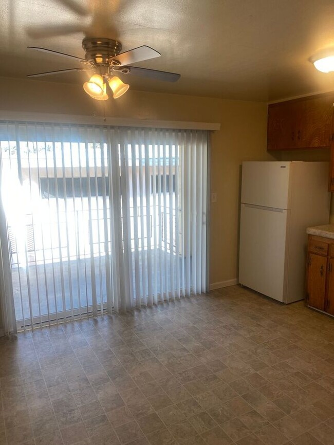 Building Photo - SPACIOUS 2BR/1BA Unit with private Patio.