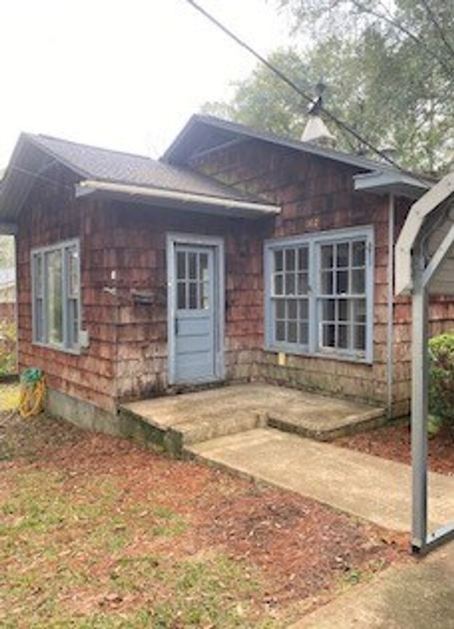 Building Photo - Two Bedroom One Bathroom