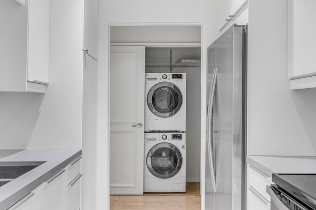 Building Photo - 8535 N West Knoll Dr