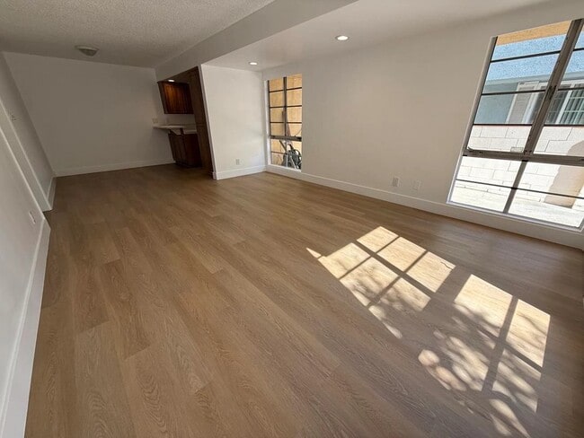 Building Photo - 3636 Clarington Ave