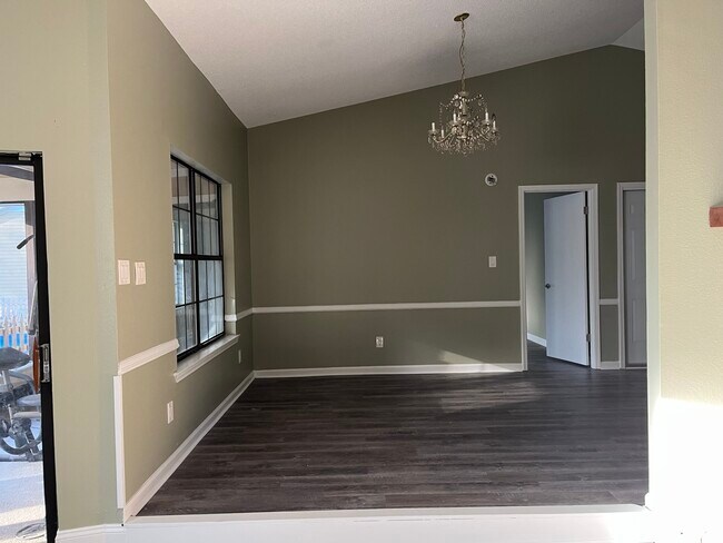 Foto del edificio - 3708 Carrington Pl