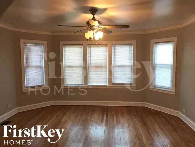 Foto del edificio - 2922 N Merrimac Ave