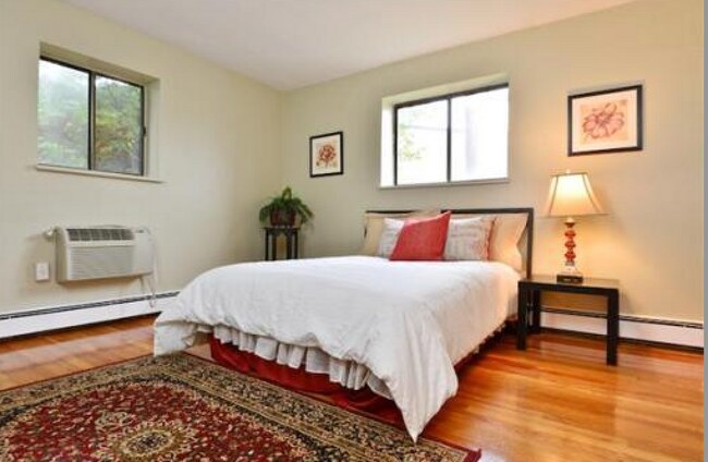 Bedroom 1 - 8R Riverside St
