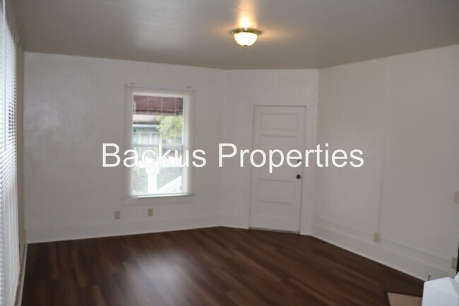 Building Photo - 210 Cypress Ave