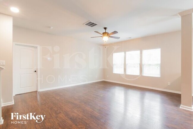 Building Photo - 313 Dunlin Dr