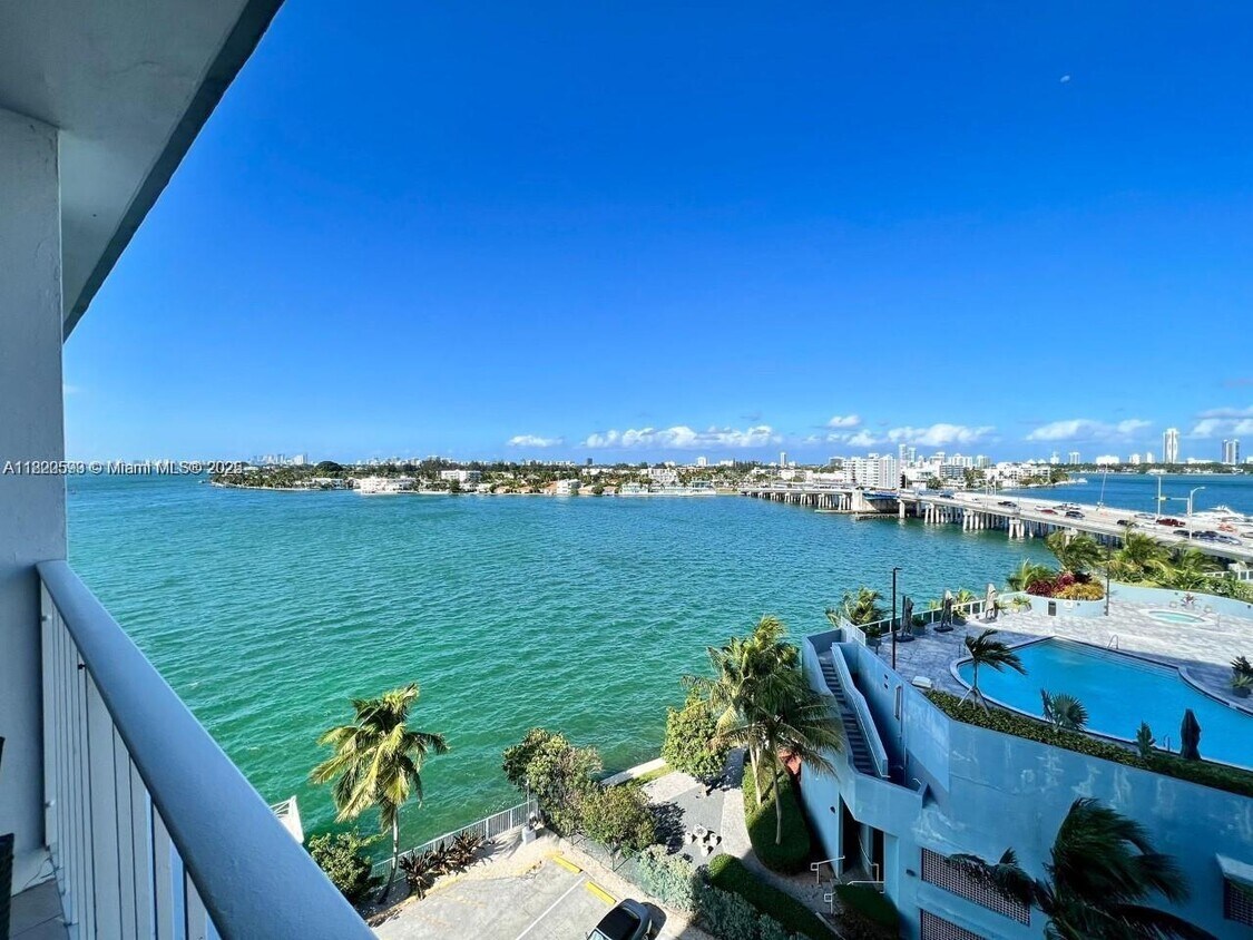 Foto principal - 1865 79th Street Causeway