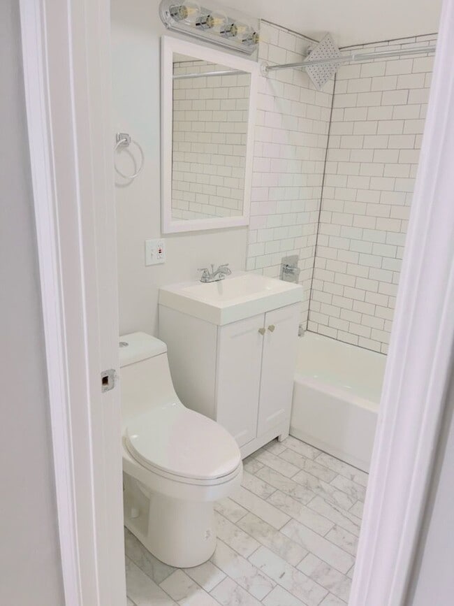 Foto del edificio - 3746 W Leland Ave