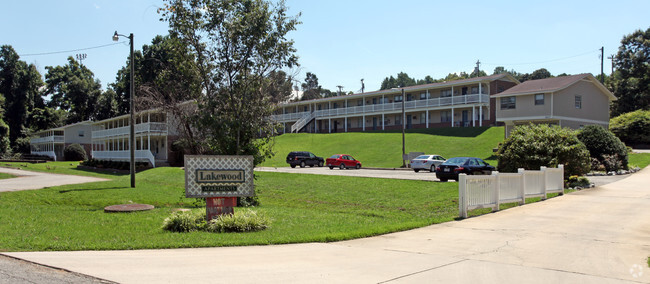 Lakewood Apartments - Lakewood