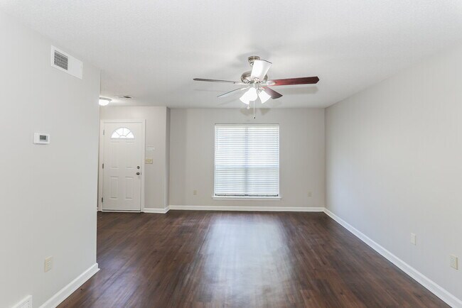 Foto del edificio - 6863 Delta Newberry Cove