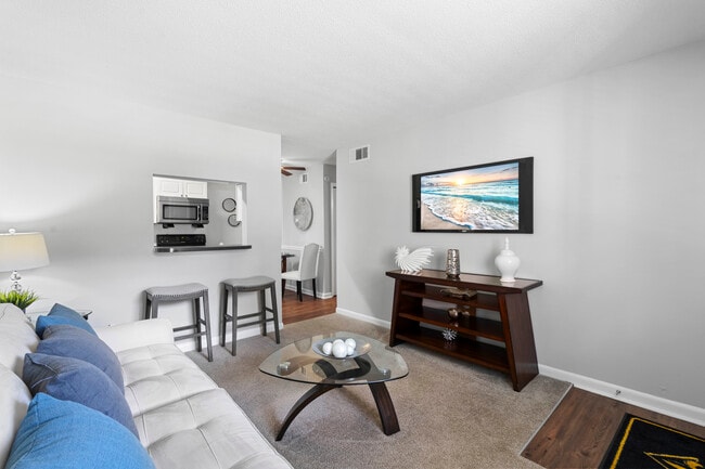 Living Room - Ridgewood - Students save up to 10%! Apartments
