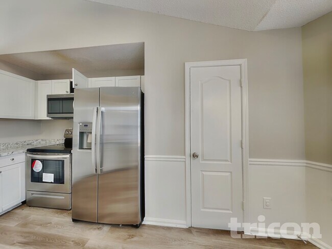 Foto del edificio - 1016 Forest Glen