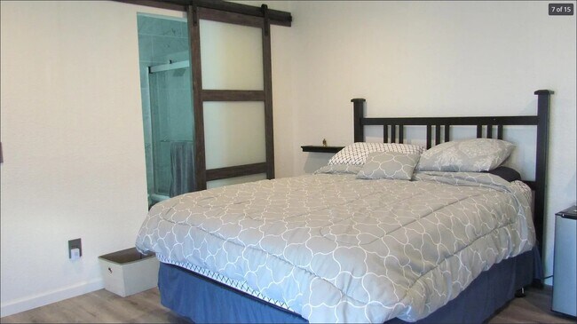 Foto del edificio - 22041 Costanso St