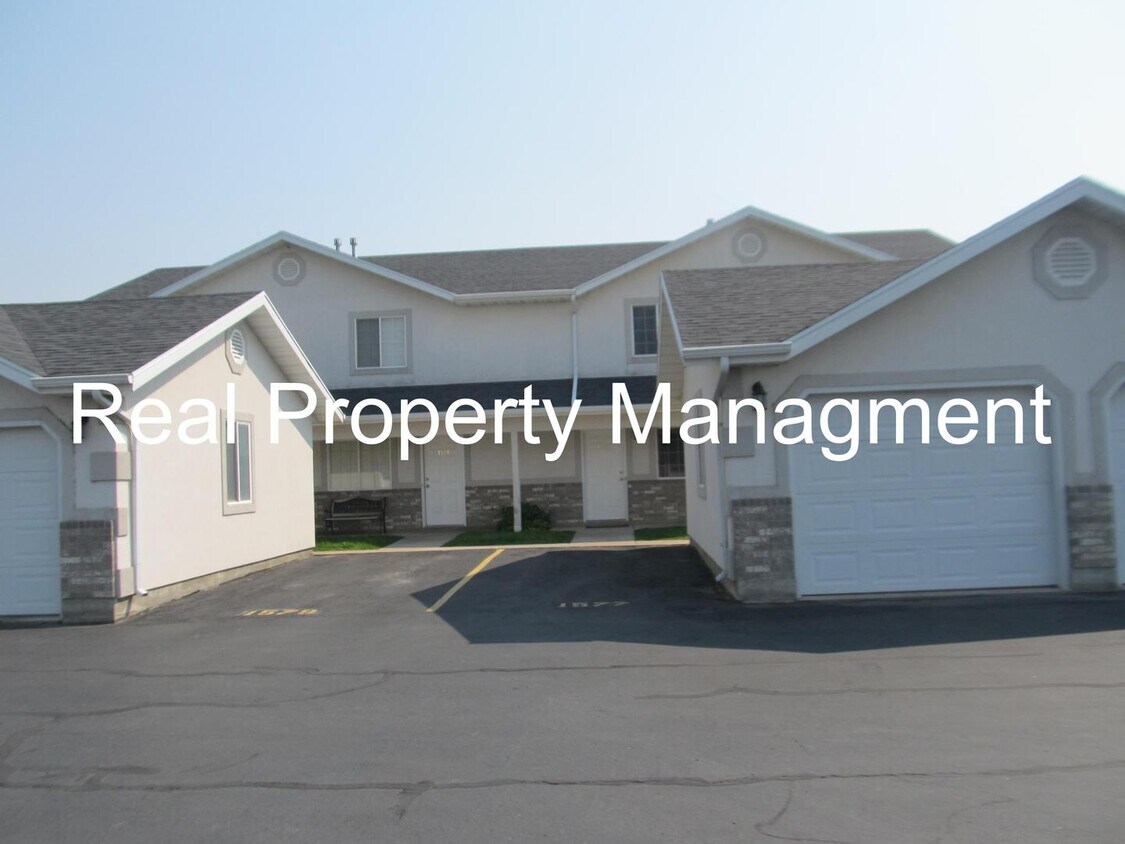 Foto principal - A Great 2 Bed, 1.5 Bath Town Home in Logan...